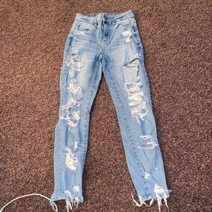 American Eagle size 0 woman’s skinny jeans.